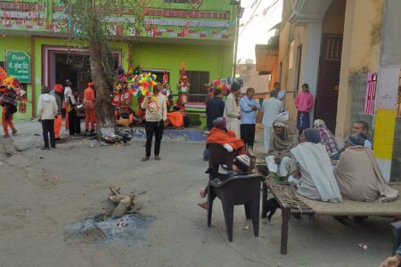 फागण में आस्था का संगम: मोहम्मदपुर सकिश्त शिव मंदिर पर कांवड़ियों की सेवा में जुटे ग्रामीण