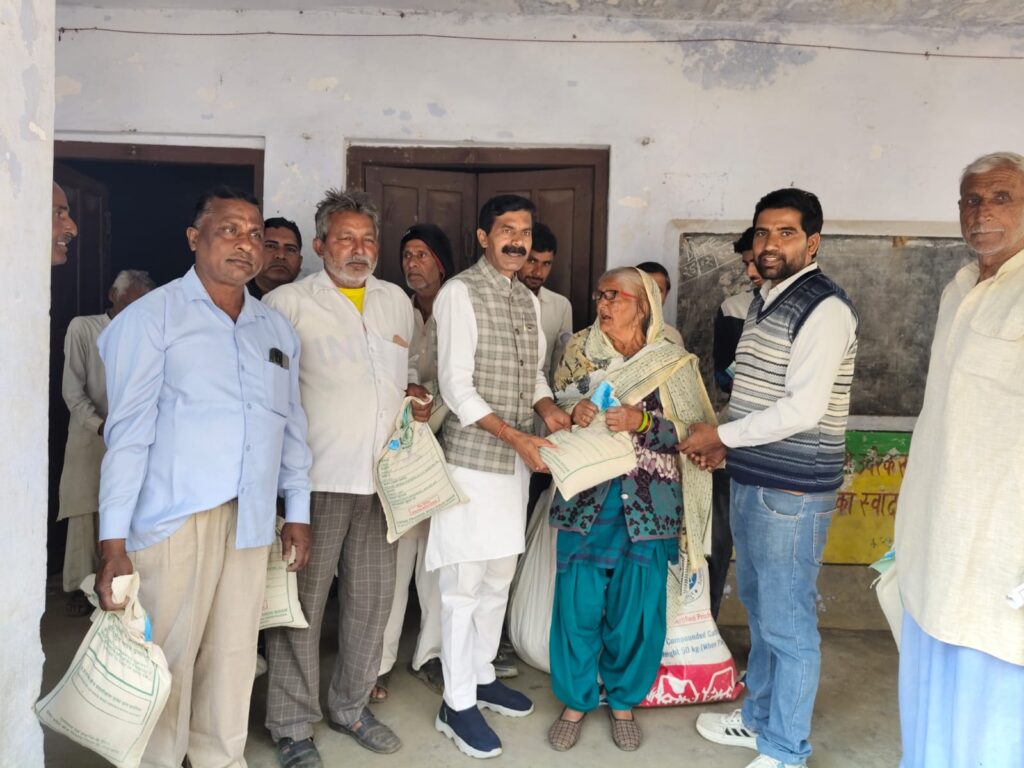 हस्तिनापुर में मुफ्त उर्द-मूंग बीज वितरण: योगी सरकार की सहफसली योजना से सैकड़ों किसानों को बड़ा लाभ