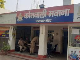 मवाना पुलिस ने देदूपुर के दो वांछित अभियुक्त दबोचे, बलकटी बरामद
