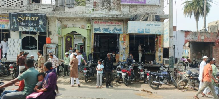 अलविदा जुमा पर मस्जिदों में उमड़ी भीड़, हजारों लोगों ने अदा की नमाज