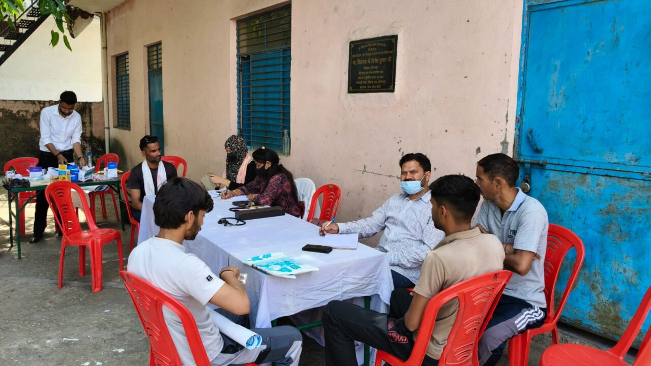 मोड खुर्द में निशुल्क मेडिकल कैंप: