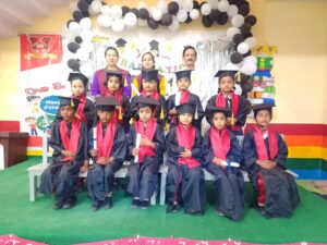 किंडर गार्डन ग्रेजुएशन सेरेमनी में दिखा नन्हों का टैलेंट
