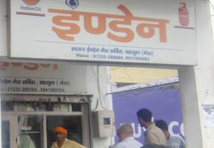 बहसूमा में गैस सिलेंडर की होम डिलीवरी सेवा फिर शुरू, भीड़ से बचने की अपील