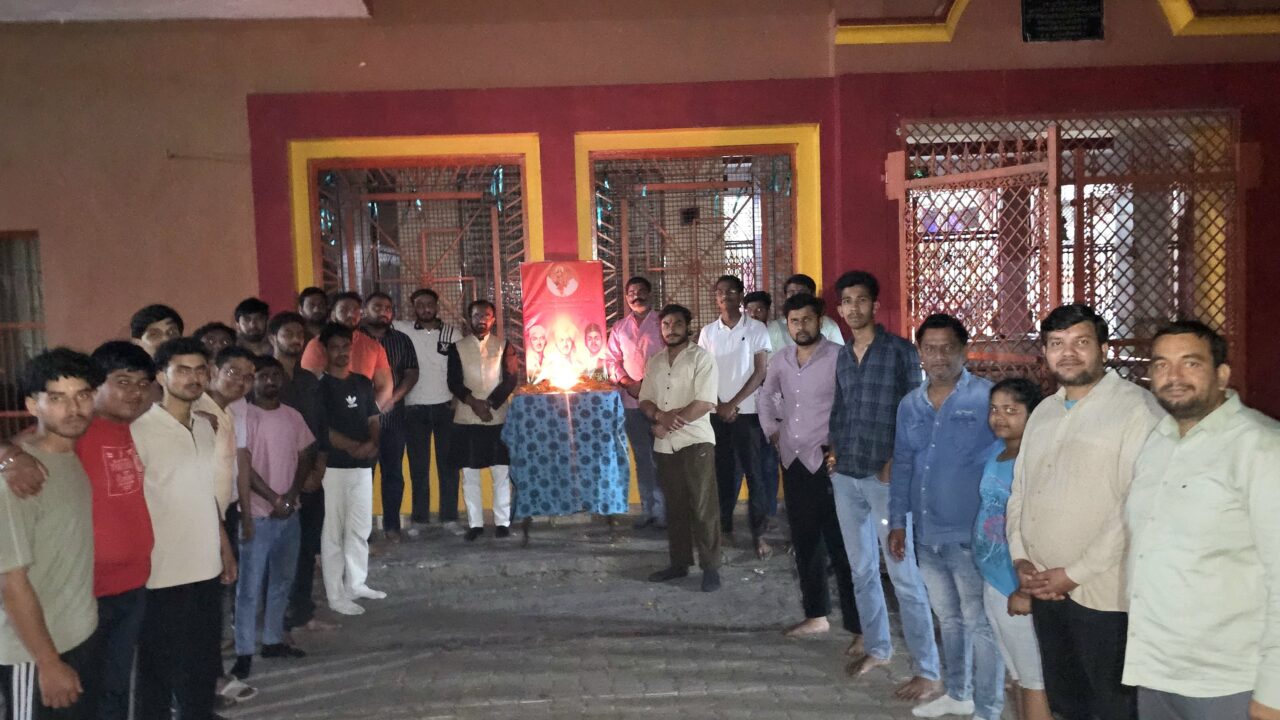 मवाना में शहीद भगत सिंह, सुखदेव व राजगुरु का बलिदान दिवस श्रद्धापूर्वक मनाया