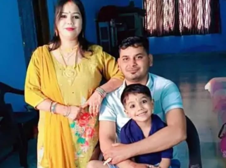 मेरठ में स्कूल संचालक की हत्या का सनसनीखेज खुलासा: पत्नी ने प्रेमी संग रची साजिश, दूध में नींद की गोलियां देकर कंबल में छोड़ा जहरीला सांप