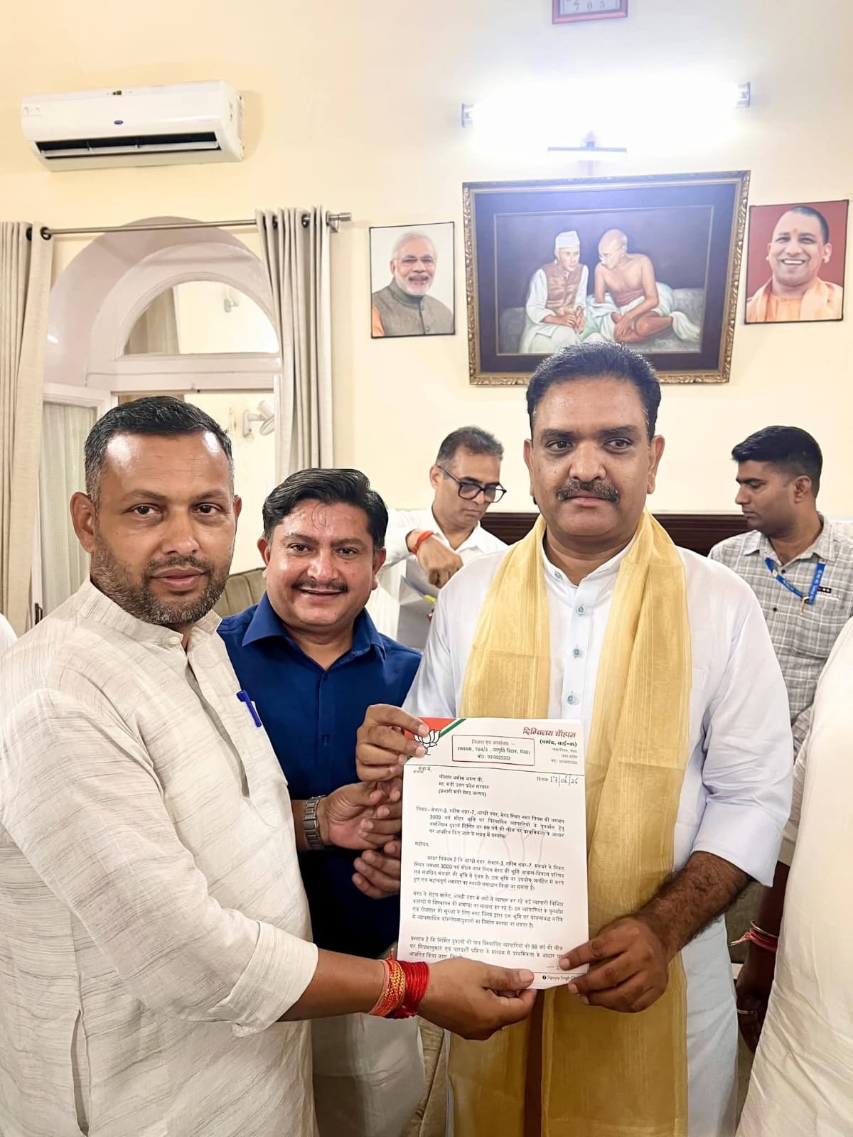सेंट्रल मार्केट विस्थापित व्यापारियों के पुनर्वास की मांग तेज, प्रभारी मंत्री असीम अरुण को सौंपा गया प्रस्ताव
