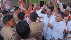संभल में धर्मेंद्र प्रधान के इस्तीफे पर कांग्रेस का कैंडल मार्च, पुलिस ने बीच रास्ते में रोका