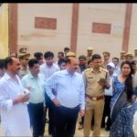 फिरोजपुर महादेव मंदिर पहुंचे डीएम-एसएसपी, तैयारियों का लिया जायजा